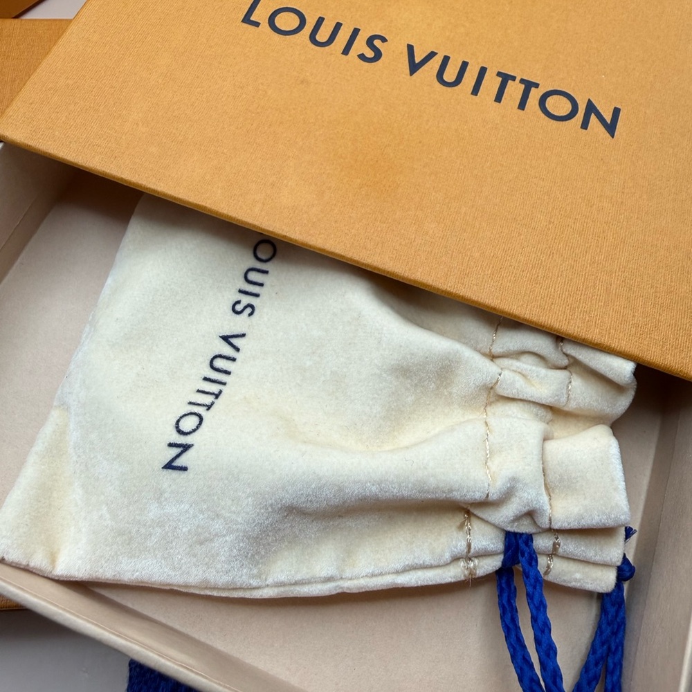 Louis Vuitton Monogram Silver Bracelet in Medium - Picture 9 of 10